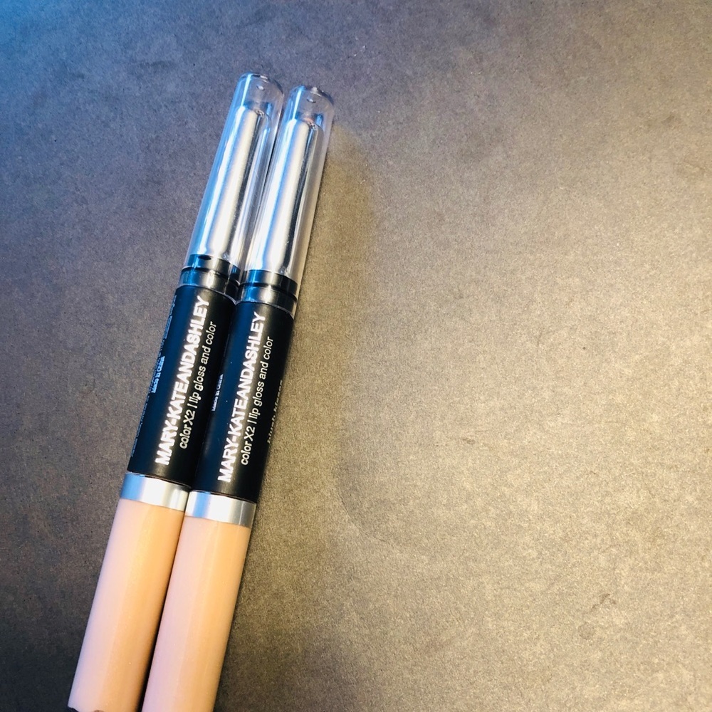 May-Kate and Ashely 2in1 lipgloss/lipstick color
